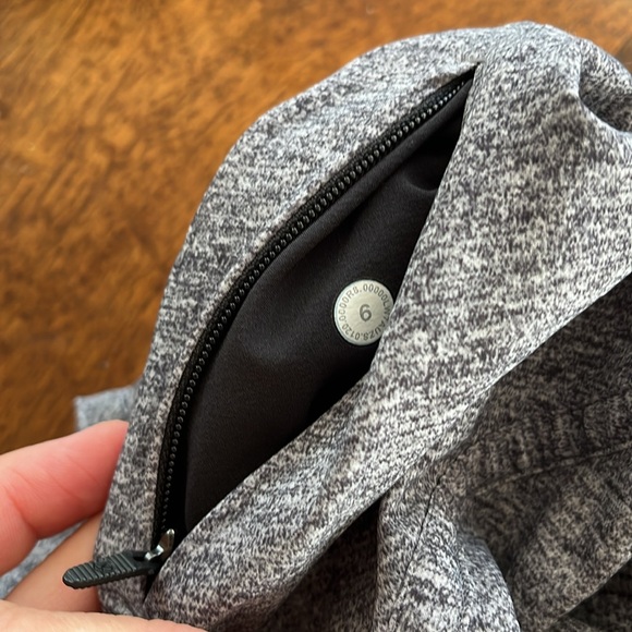 Lululemon Size 6 Grey Shorts - Picture 3 of 4